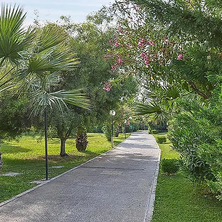 Akiris Trilo Lägenhet Nova Siri Marina